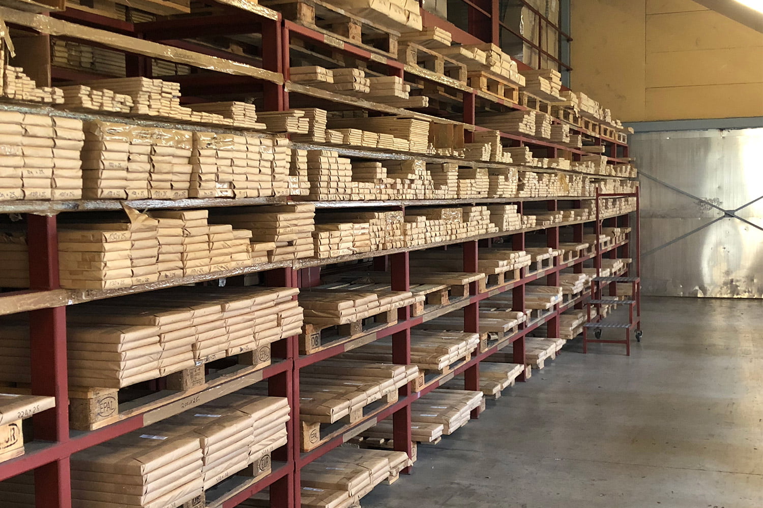 Gauge plate in a warehouse